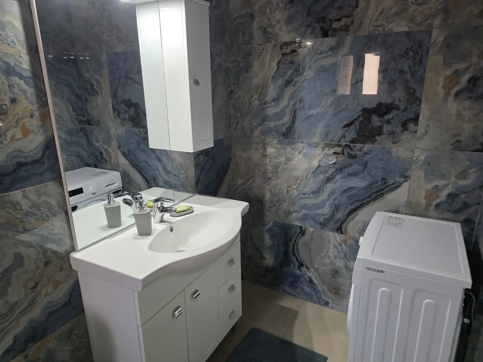 Sea Apartment restroom