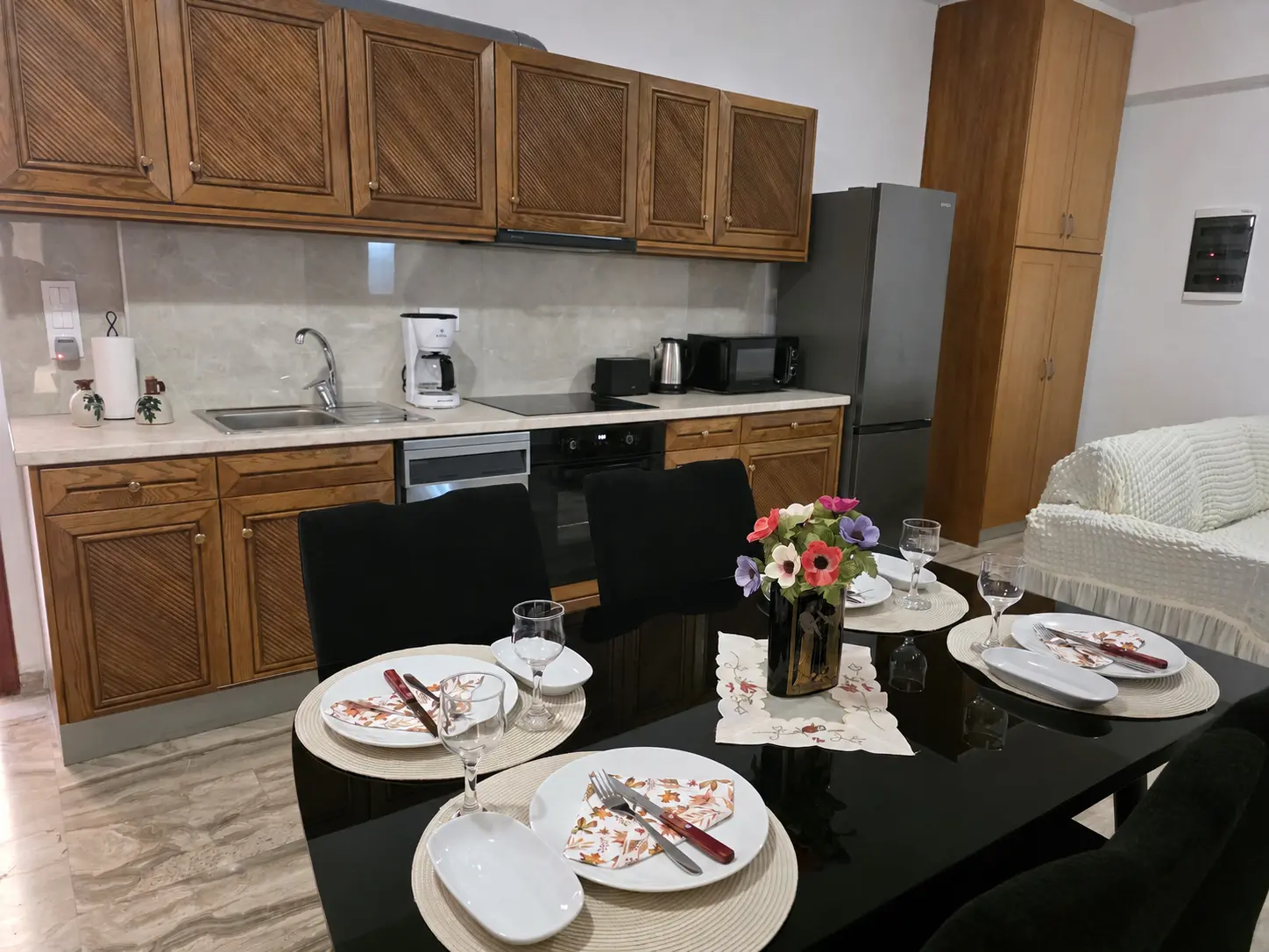 Olive Apartment dining area