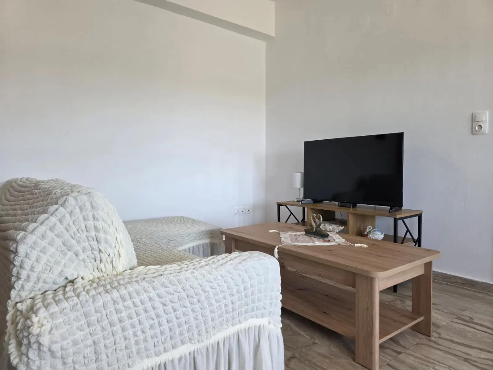 Olive Apartment living room