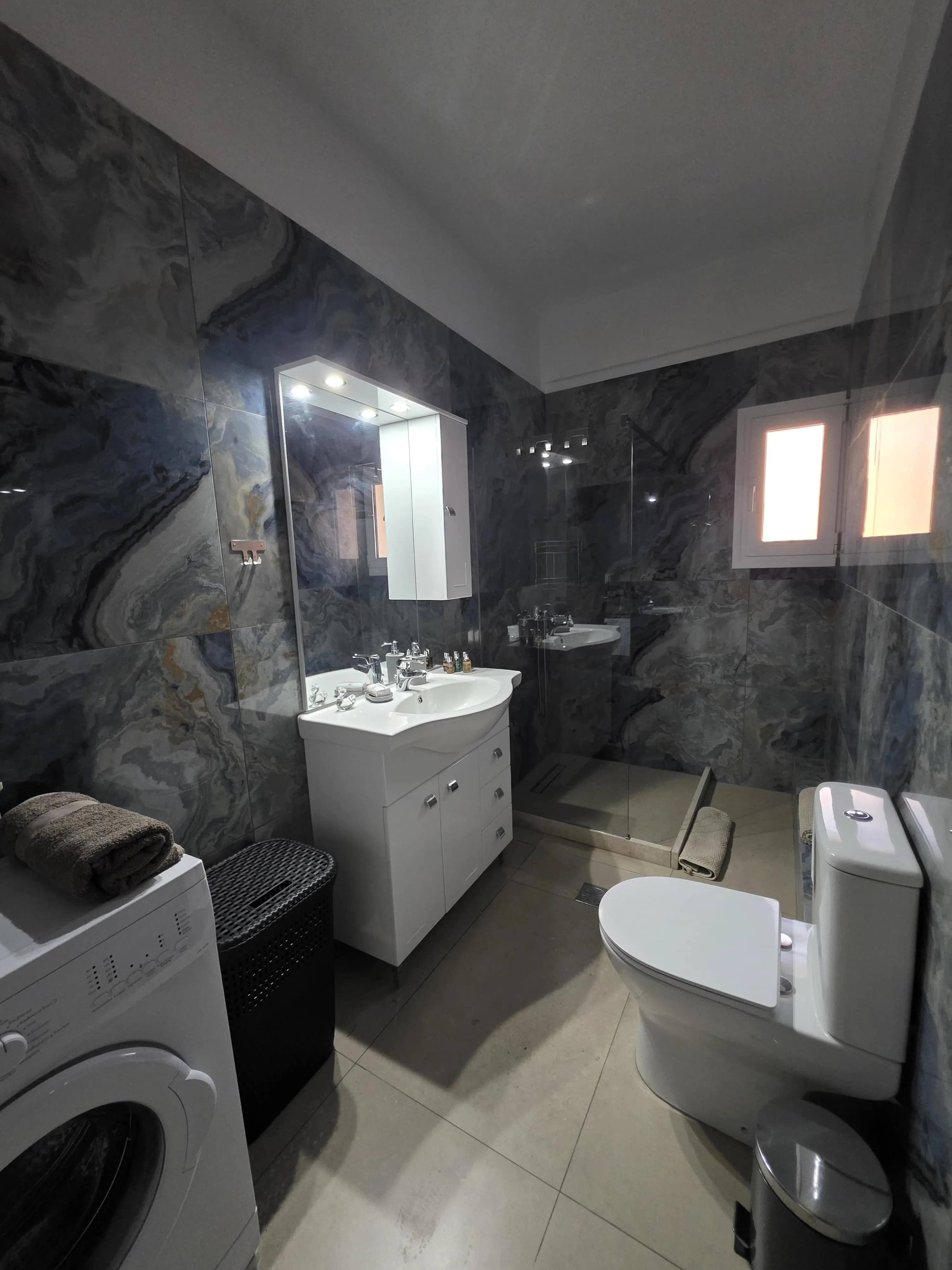 Olive Apartment restroom